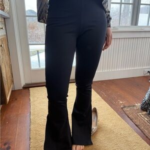 Port de bras black flare yoga pants